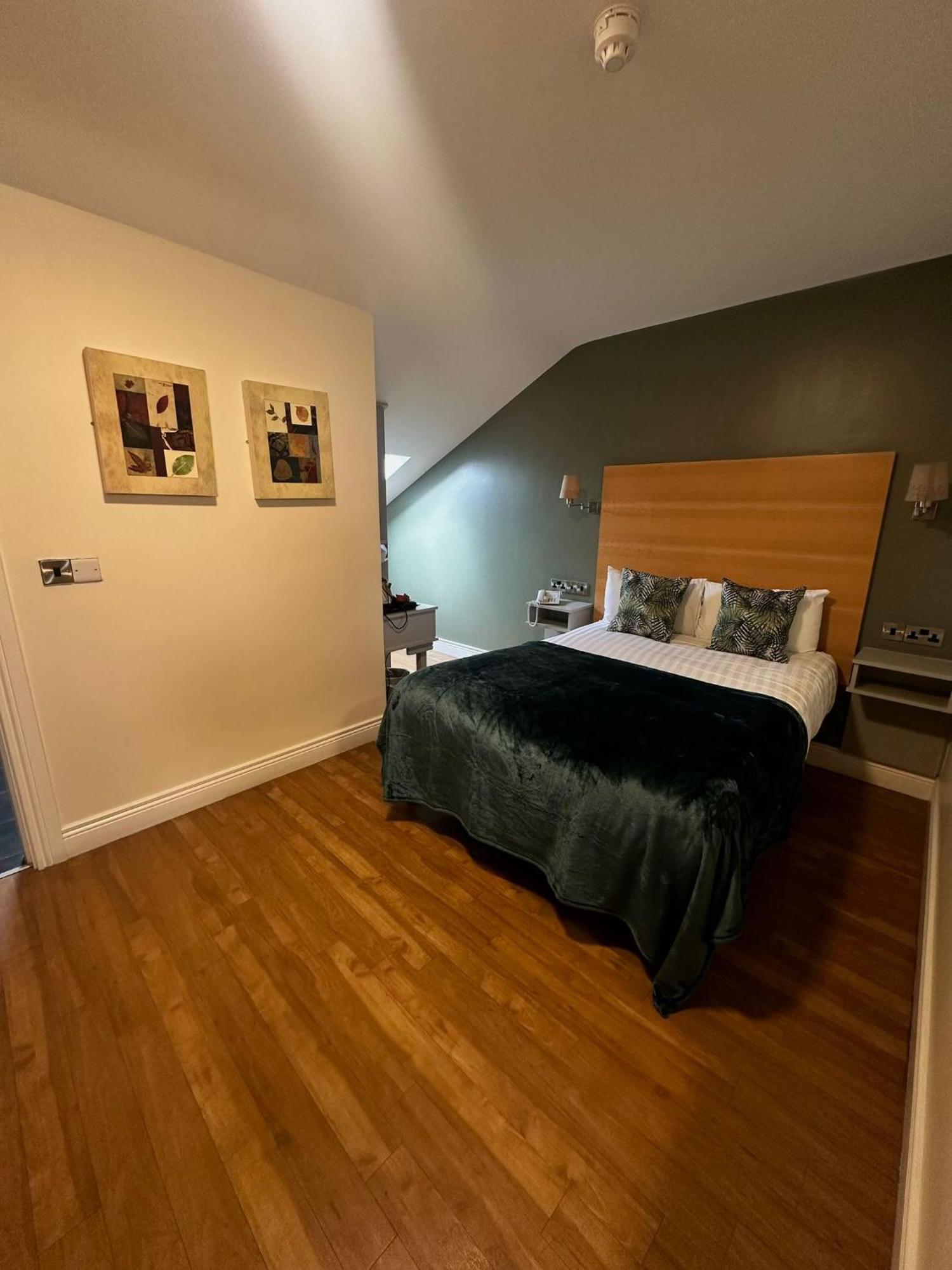 The Coach House Hotel Oranmore Buitenkant foto