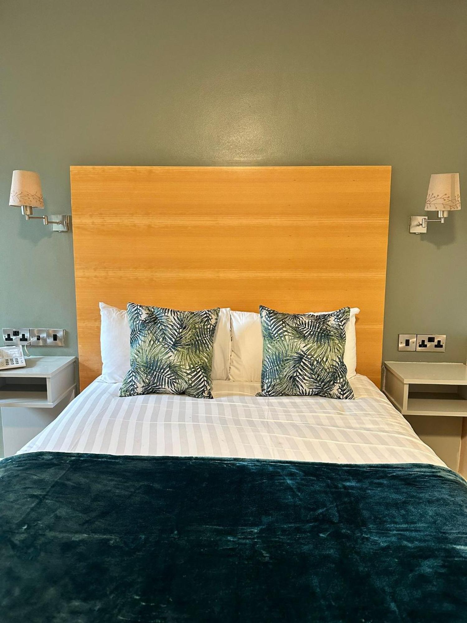 The Coach House Hotel Oranmore Buitenkant foto