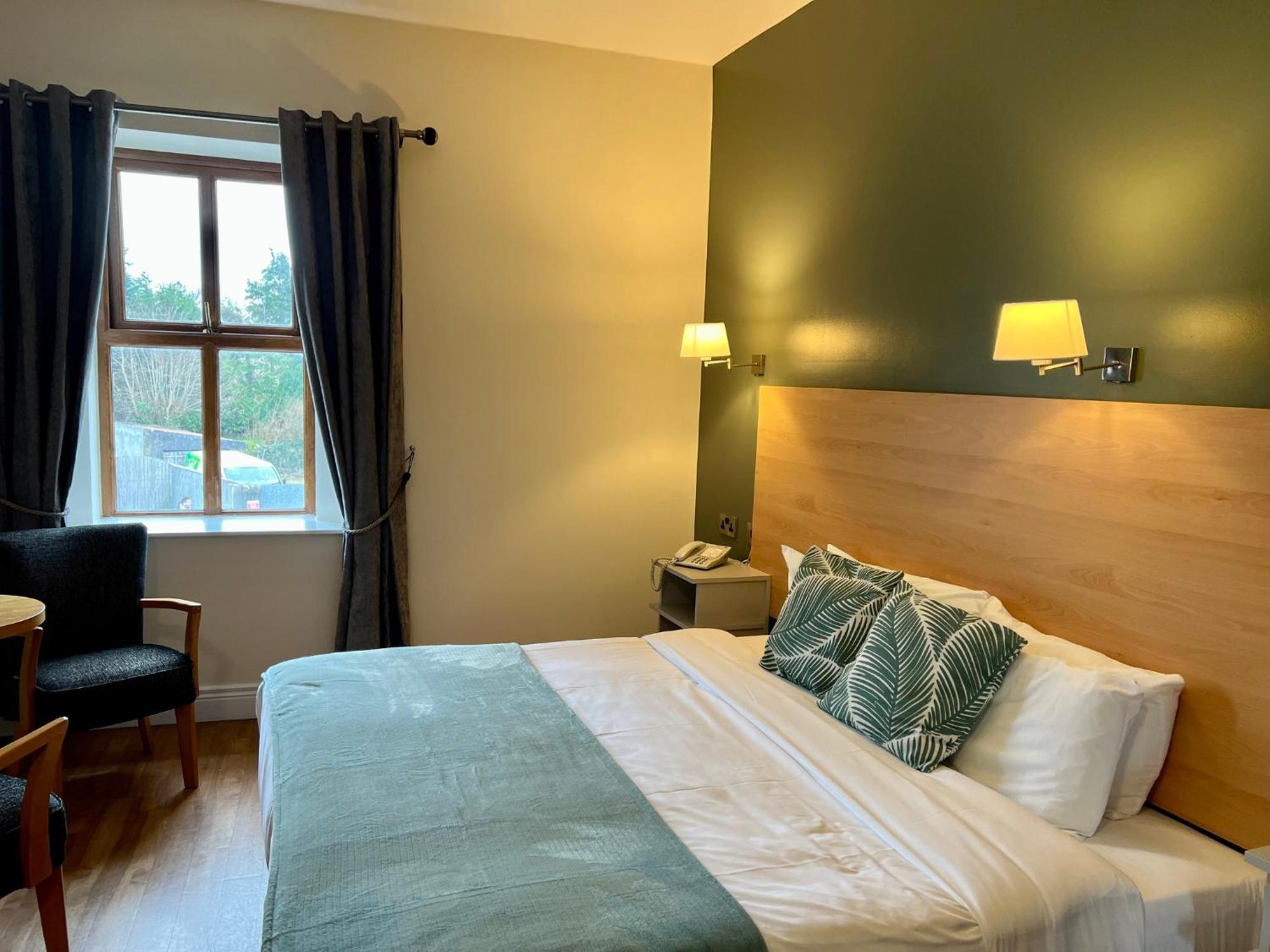 The Coach House Hotel Oranmore Buitenkant foto