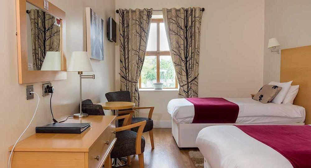 The Coach House Hotel Oranmore Buitenkant foto