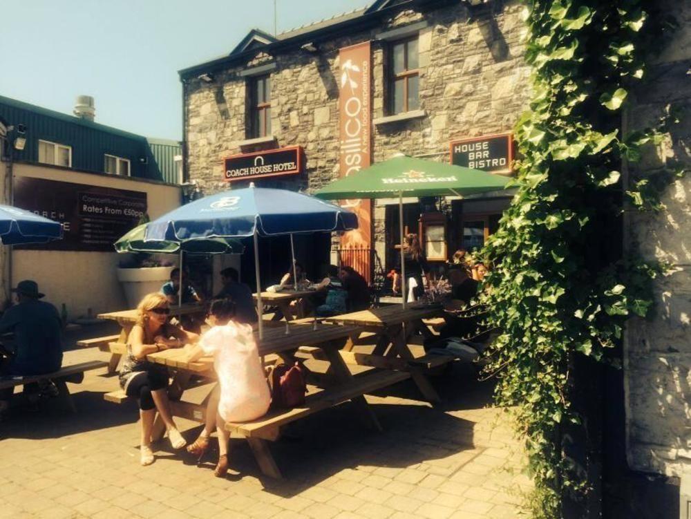 The Coach House Hotel Oranmore Buitenkant foto
