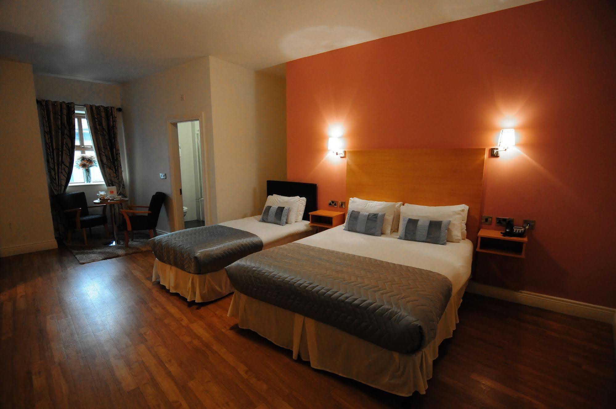 The Coach House Hotel Oranmore Buitenkant foto