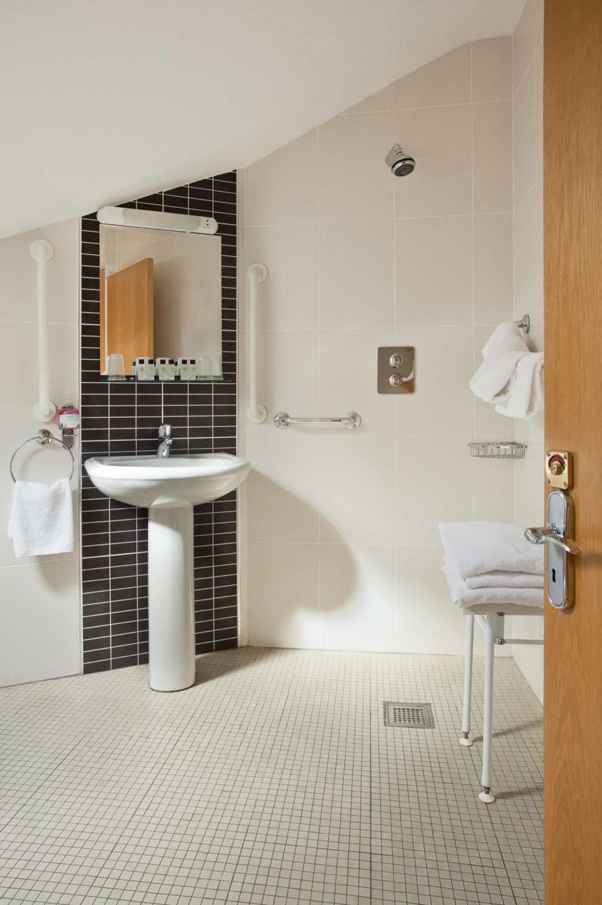 The Coach House Hotel Oranmore Buitenkant foto