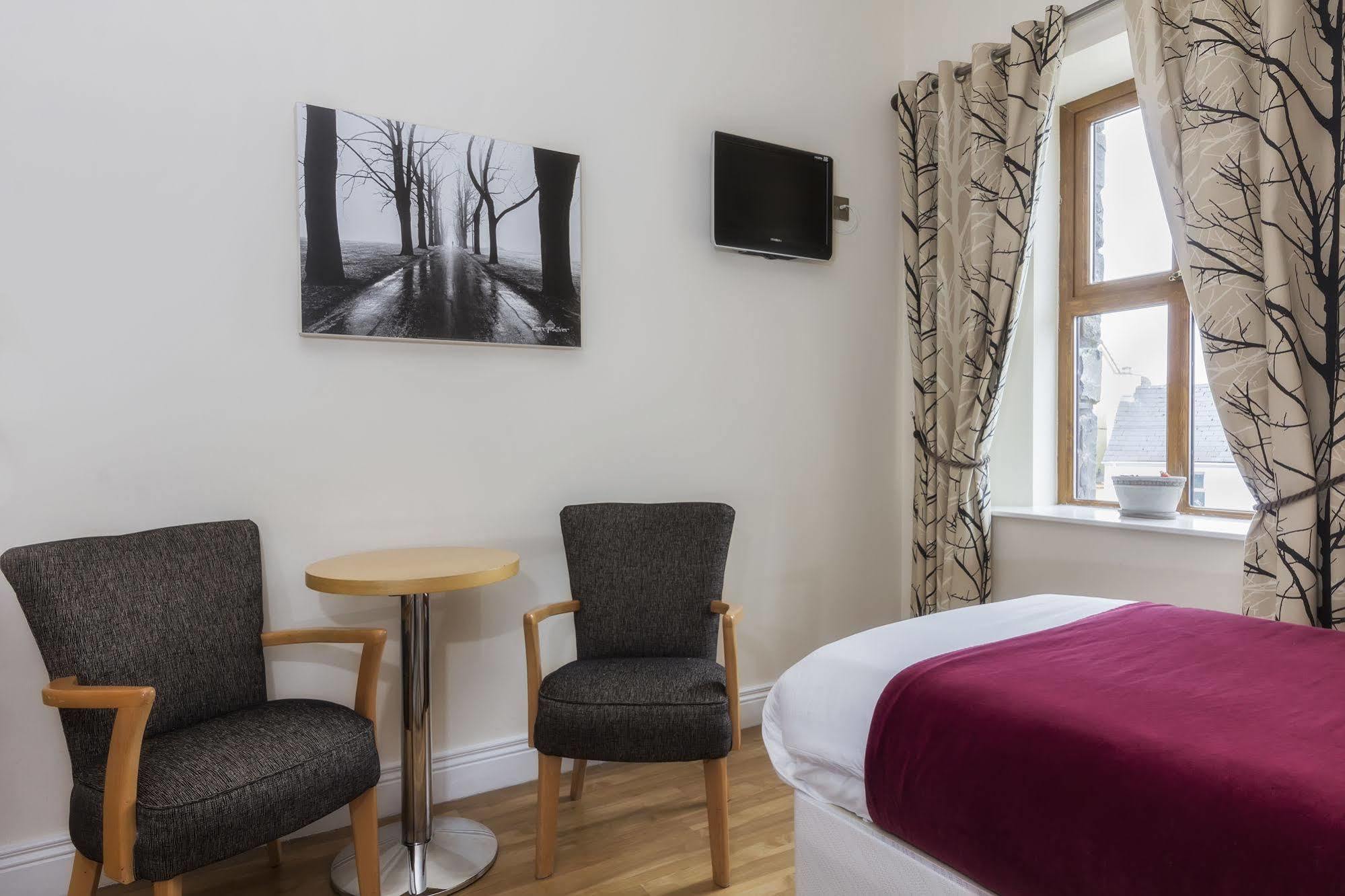 The Coach House Hotel Oranmore Buitenkant foto