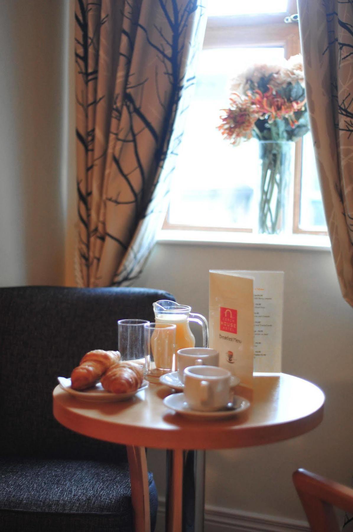 The Coach House Hotel Oranmore Buitenkant foto